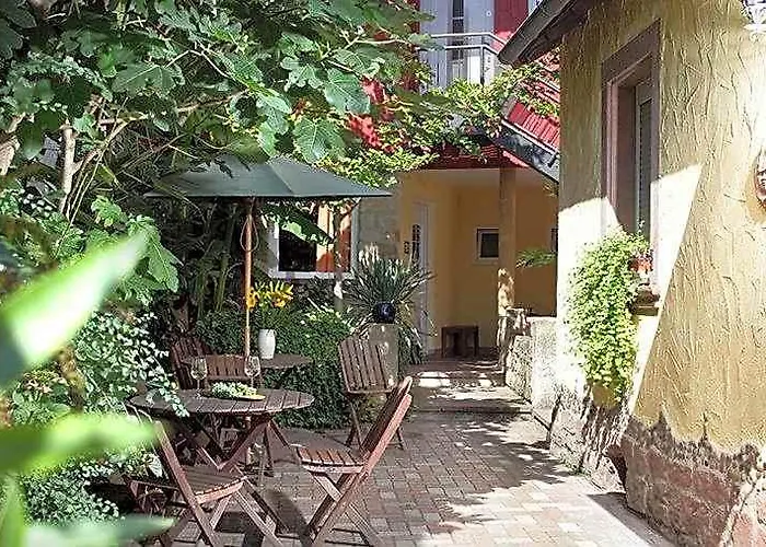 Hotels in Kandel