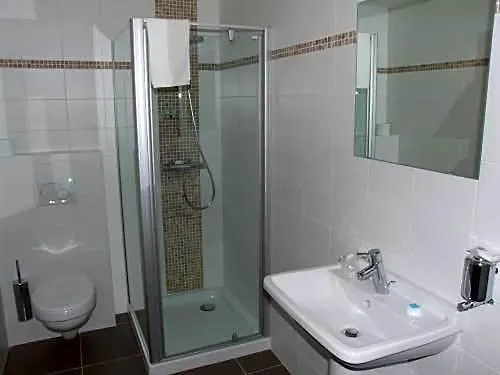 Hotels in Wellin