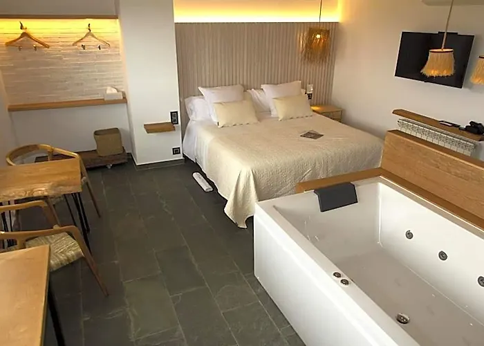 Hoteles en El Poble Nou del Delta