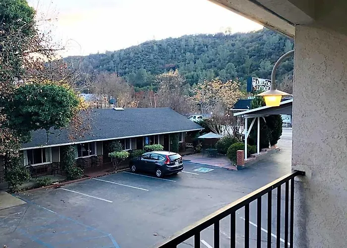 Mariposa Hotels
