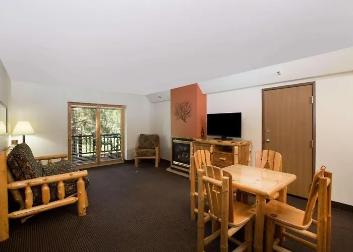 Pequot Lakes Hotels