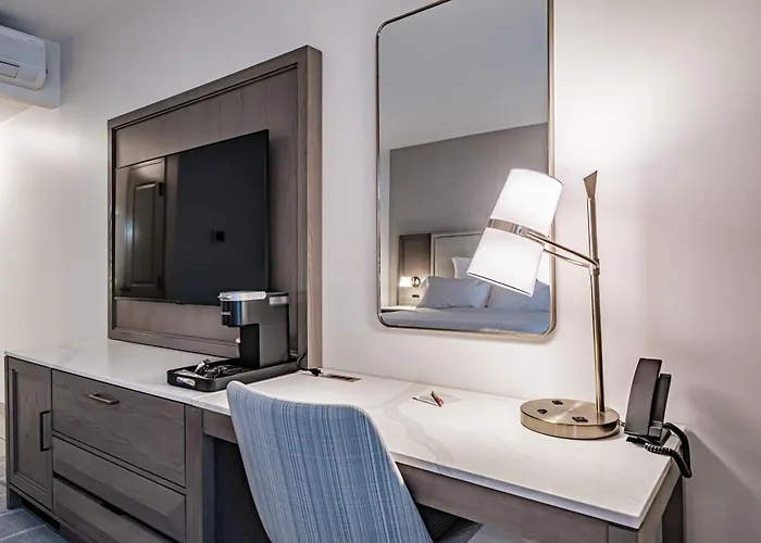 Bridgton Hotels