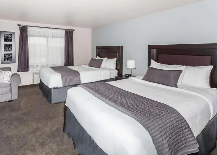 Baymont By Wyndham Glenview Hotel