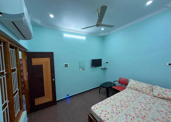 Vadakkuvalliyur Hotels
