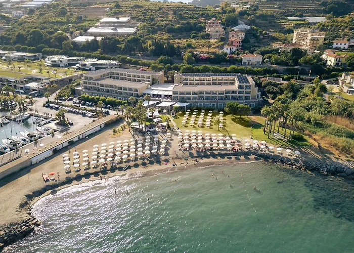 Aregai Marina Hotel&Residence