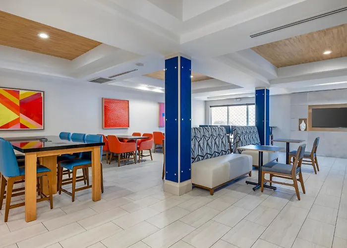 Lake Elsinore Hotels