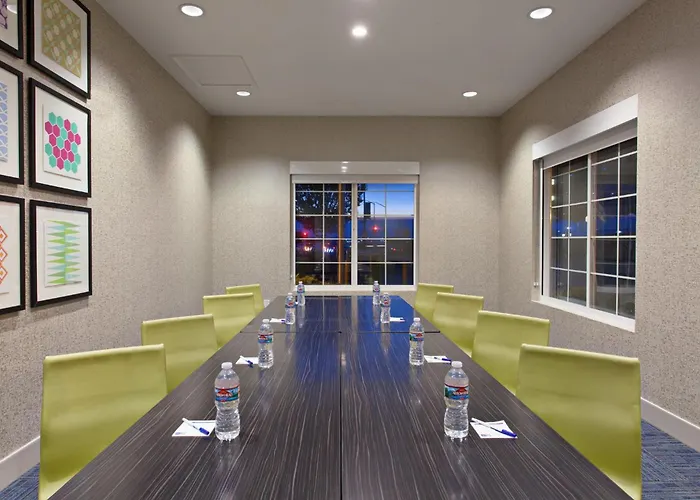 Holiday Inn Express & Suites Oakland - Airport By Ihg