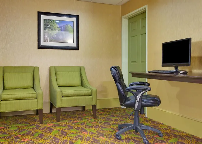 Oakdale Hotels