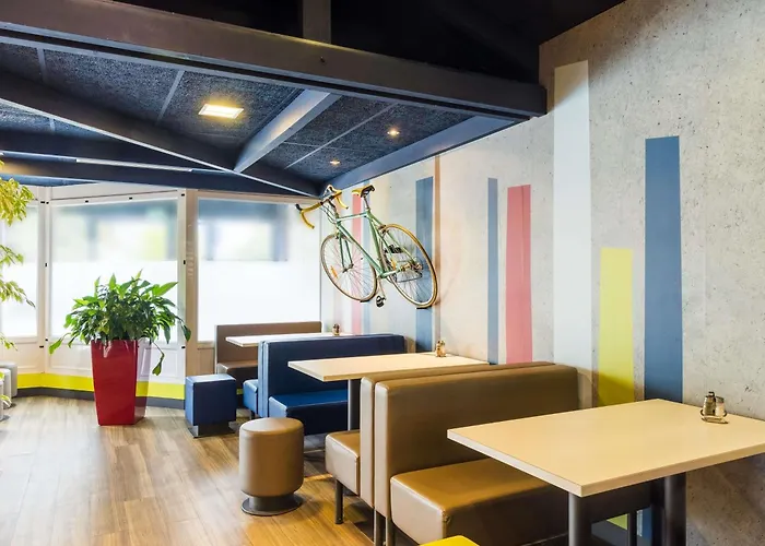Hotels in Issy-les-Moulineaux
