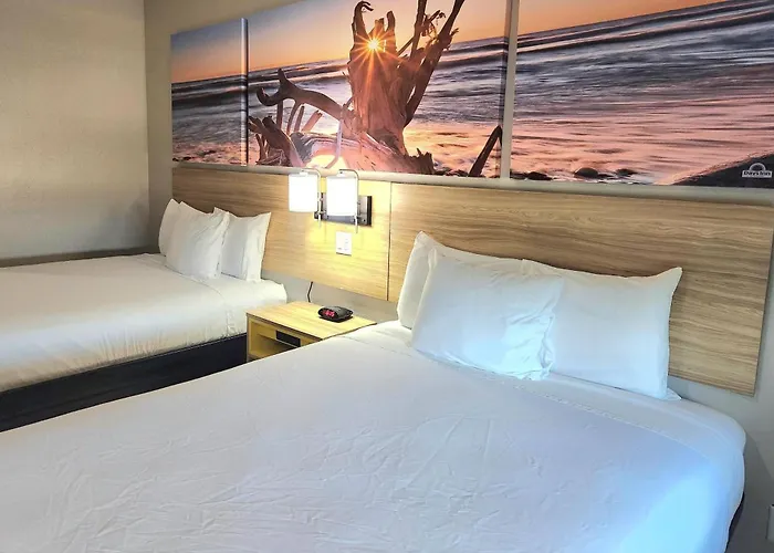 Days Inn & Suites By Wyndham Galveston West/Seawall