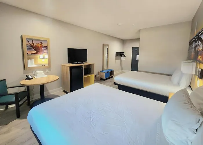 Days Inn & Suites By Wyndham Galveston West/Seawall