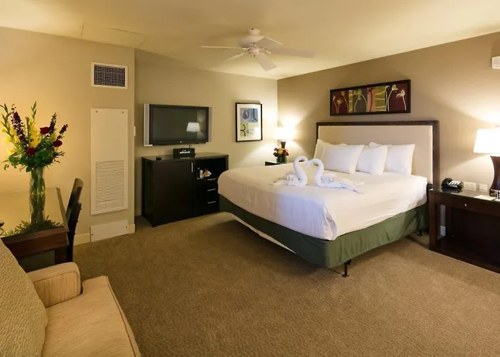 Bettendorf Hotels With Pool