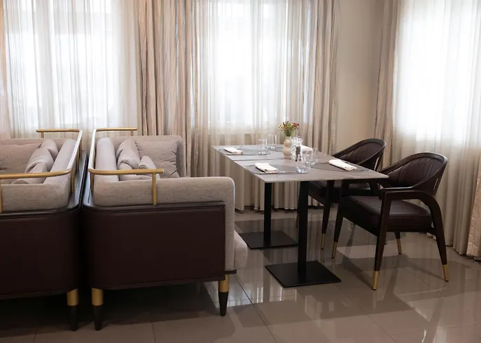 Hotels in Cepin