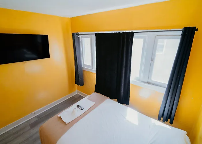Huntington Park Hotels