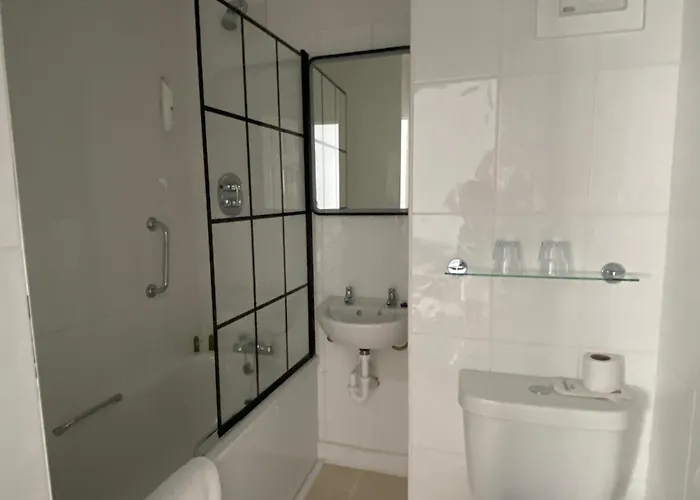 Renfrew Hotels