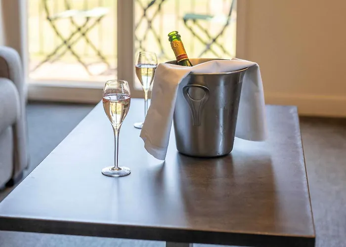 Chateauneuf-le-Rouge Hotels
