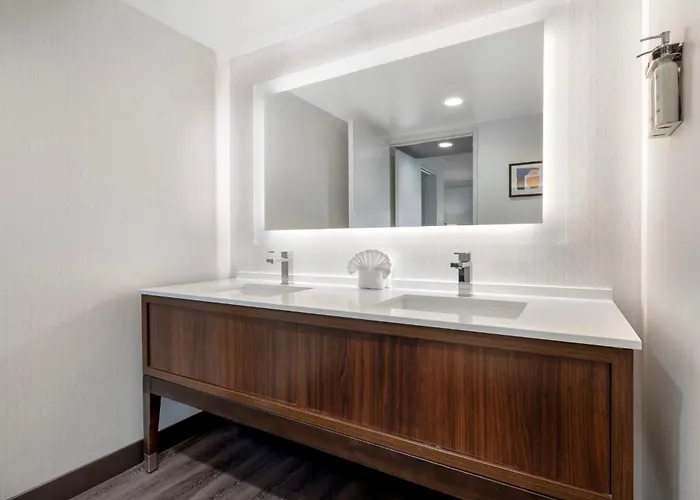 Holiday Inn & Suites Oakland - Airport By Ihg