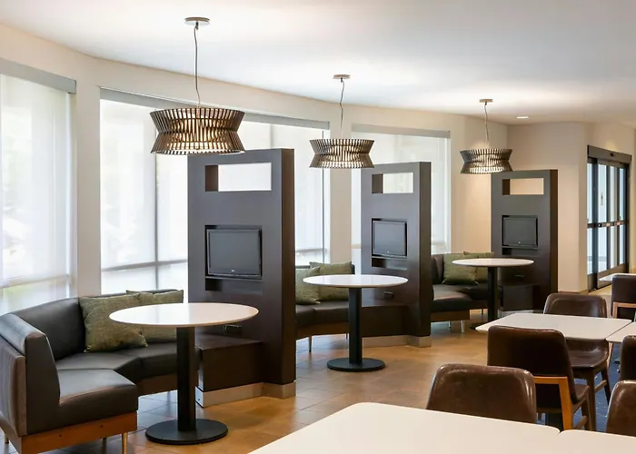 Courtyard By Marriott Madison West / Middleton