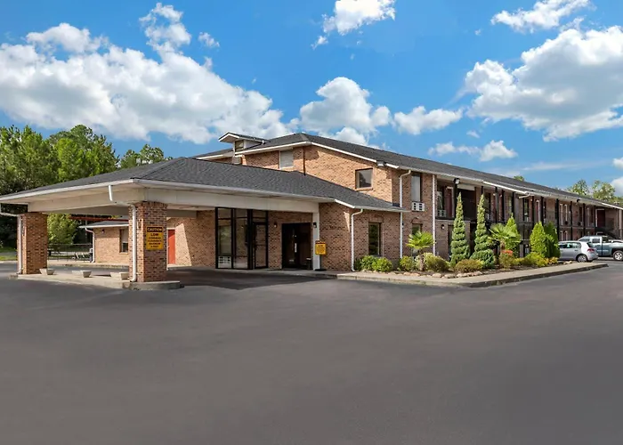 Lugoff Hotels