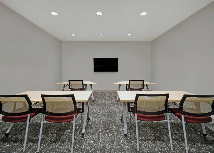 Fall River Hotels