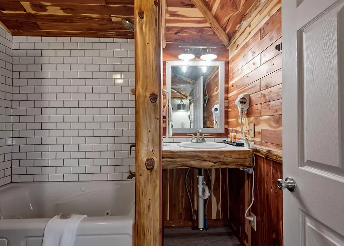 Log Cabin Inn Eureka Springs