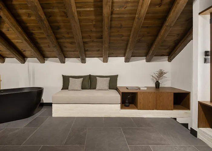Hotels in Palaios Panteleimonas