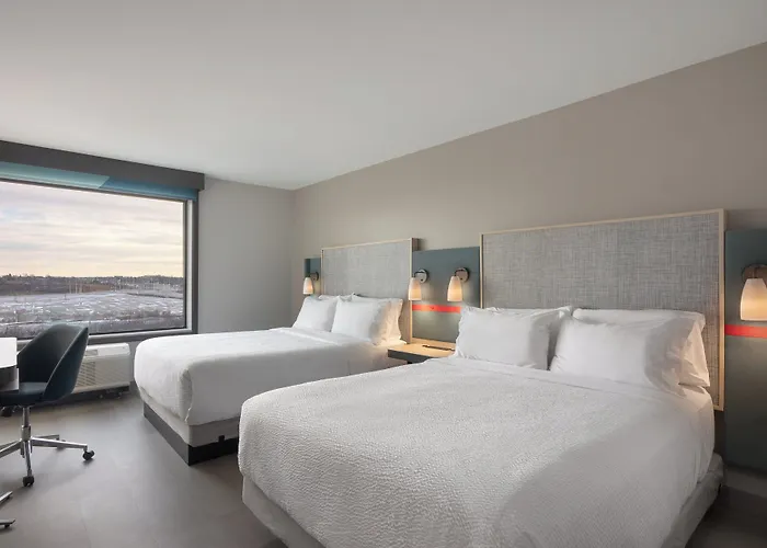 Oak Creek Hotels