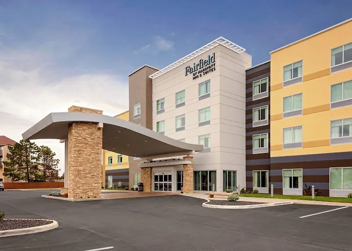Port Clinton Hotels With Pool