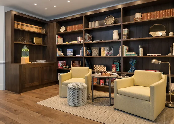 Williamstown Hotels