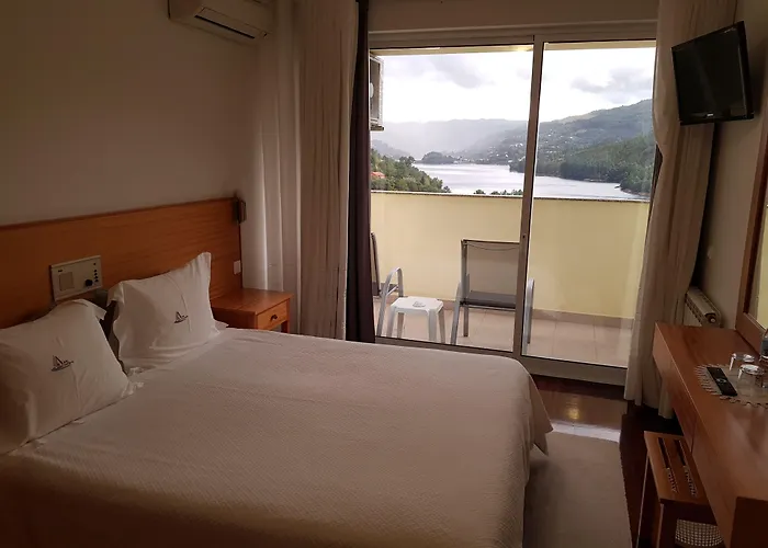 Hotel Lagoa Azul Do Gerês