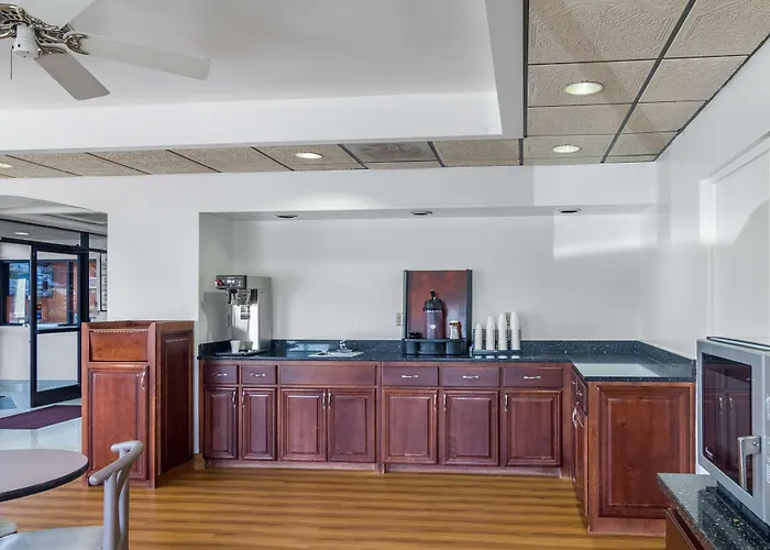 Waycross Hotels