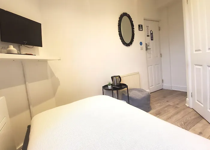 Feltham Hotels