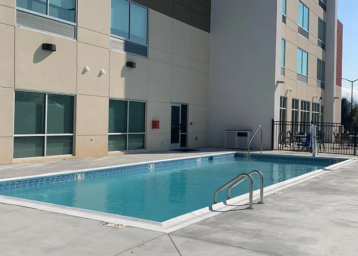 Holiday Inn Express & Suites - Marion By Ihg