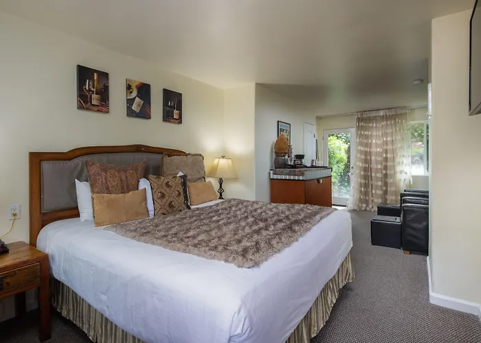 The Vendange Carmel Inn & Suites