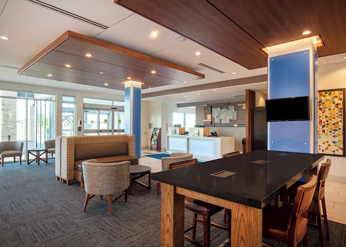 Holiday Inn Express & Suites - Beloit By Ihg