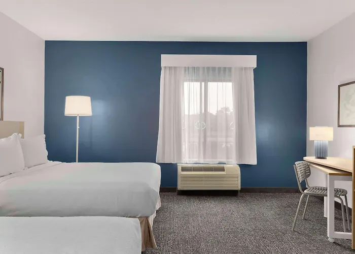 Newcomerstown Hotels