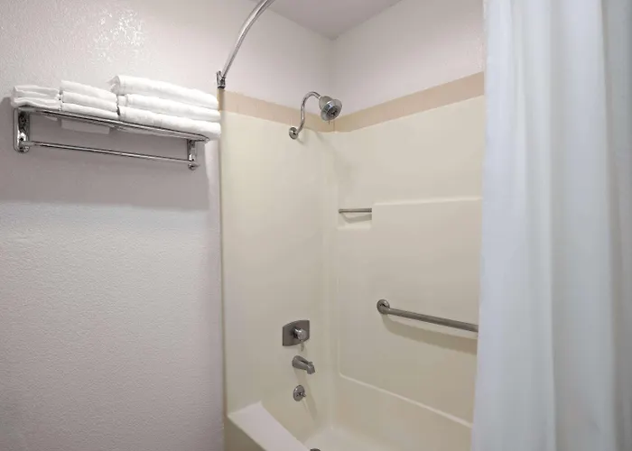 Dunnigan Hotels