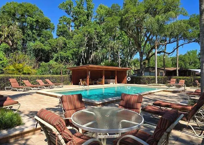 Tropical Marina & Resort On Lake Beresford