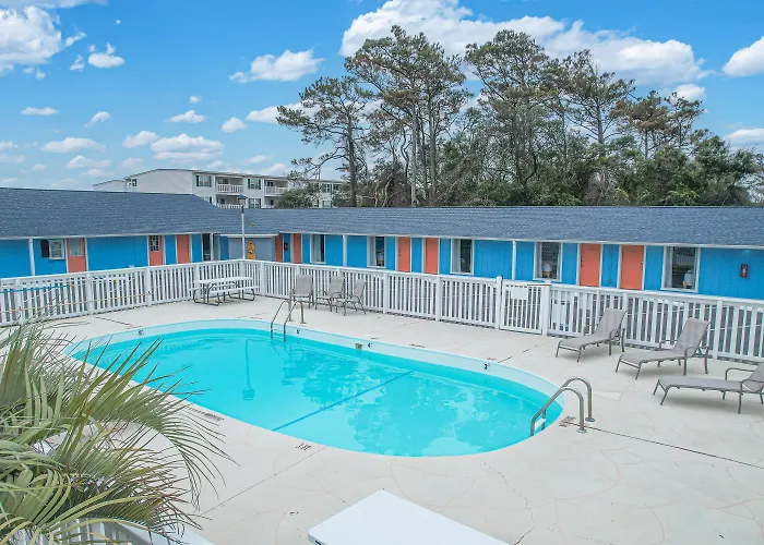 Oak Island Hotels