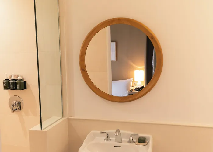 Cara Hotel