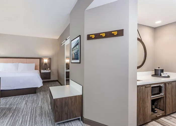 Kittery Hotels With Pool