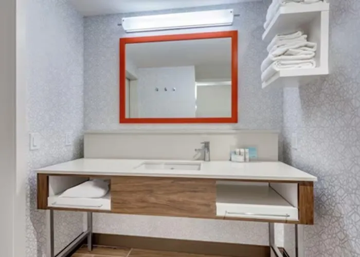 Hampton Inn & Suites Kittery-Portsmouth