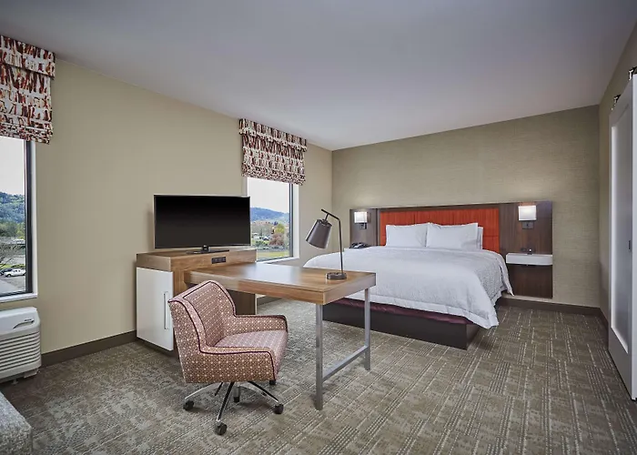 Hampton Inn & Suites Roseburg