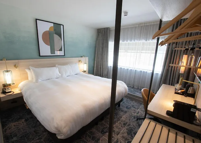 Sheffield Hotels With Jacuzzi in Room