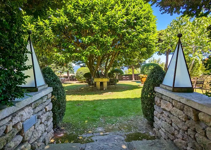 Hotels in Bonnieux