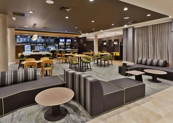 Courtyard By Marriott Fayetteville