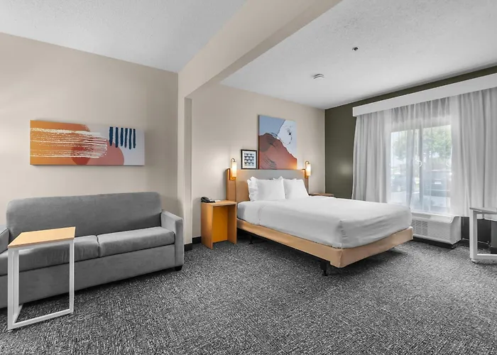 Ullin Hotels