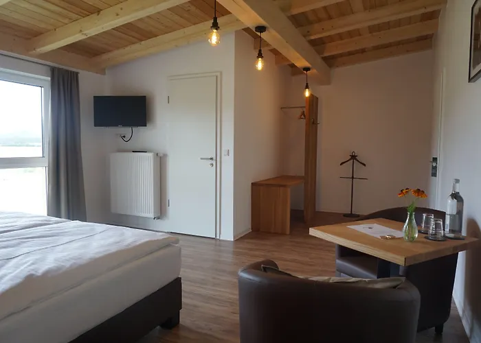 Hotels in Breuna