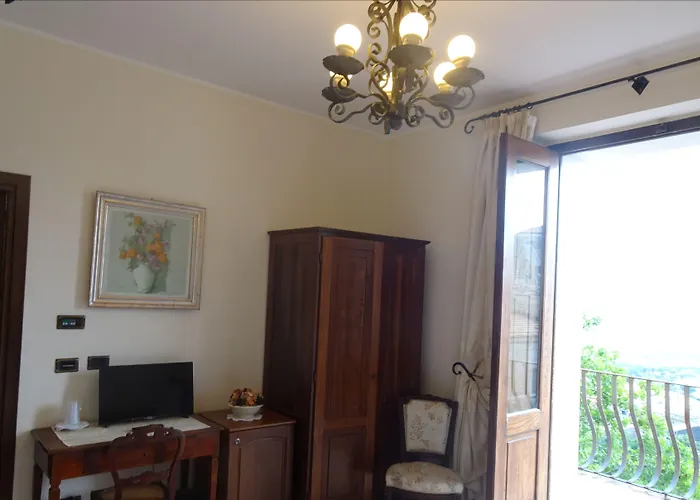 Hotels in Altomonte