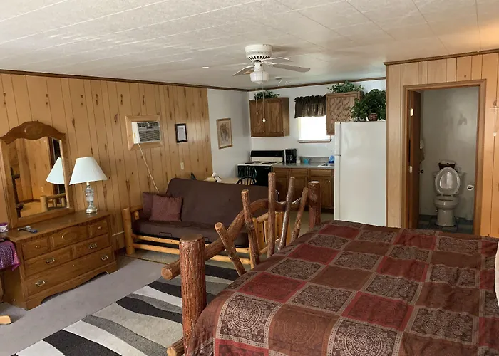 Phillips Historic Motel & Cottages
